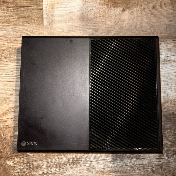 Microsoft Xbox One 500 GB Black Console without Kinect. NO CONTROLLERS - Picture 1 of 6